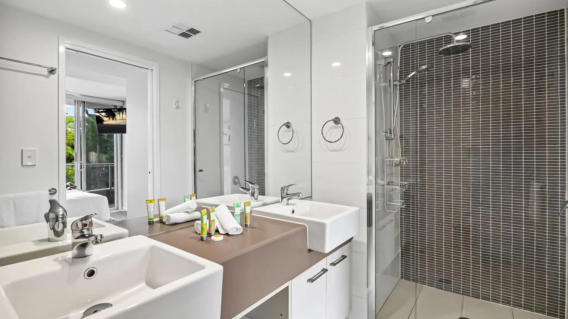 Karmasea Beachside Holiday 2 Bedroom Apartment Alexandra Headland Australia