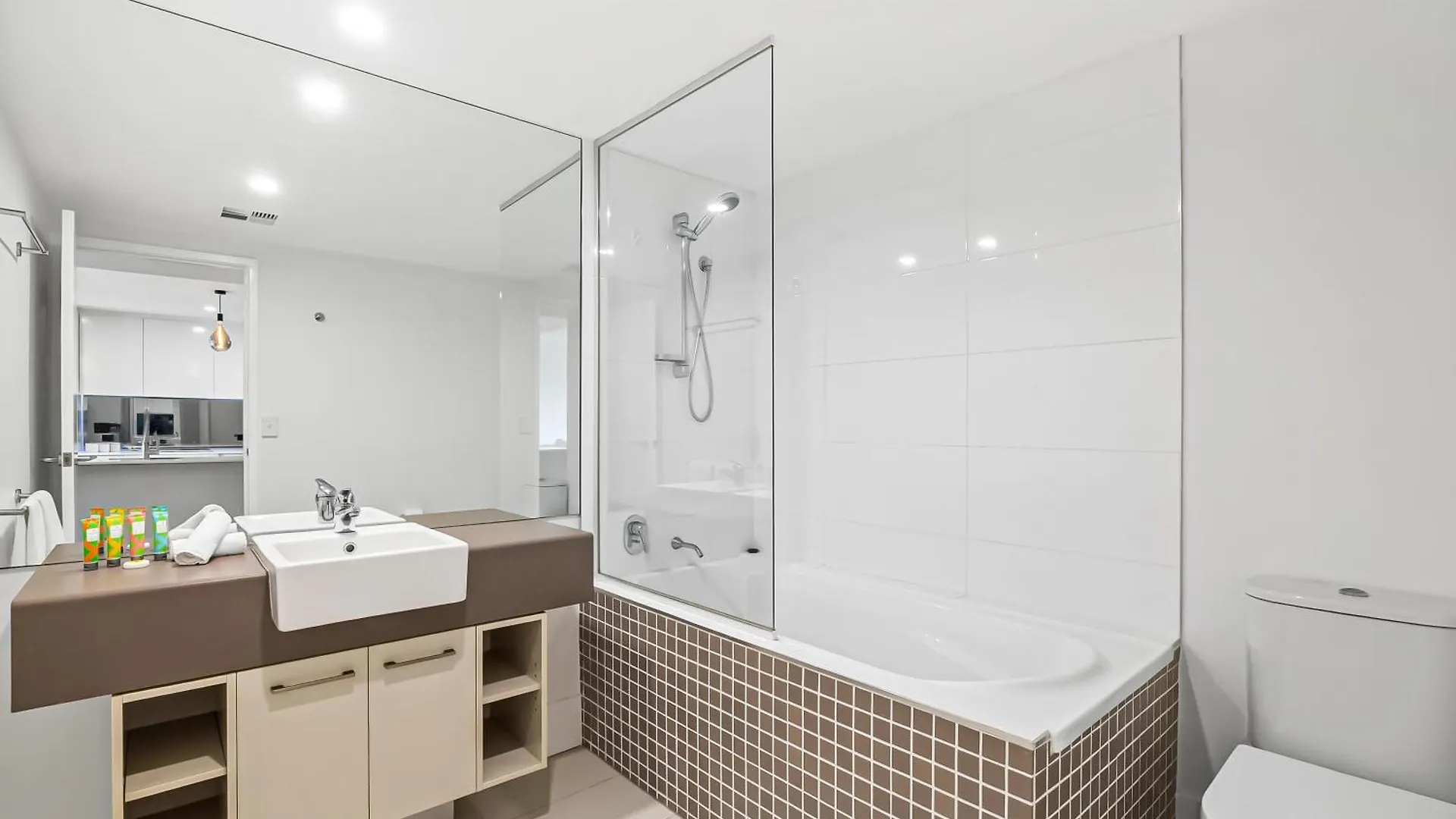 Karmasea Beachside Holiday 2 Bedroom Apartment Alexandra Headland